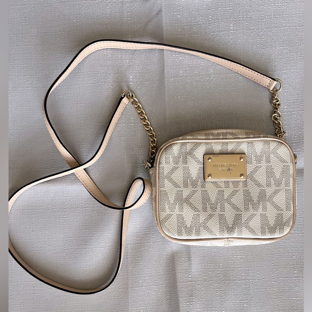 Crossbody purse